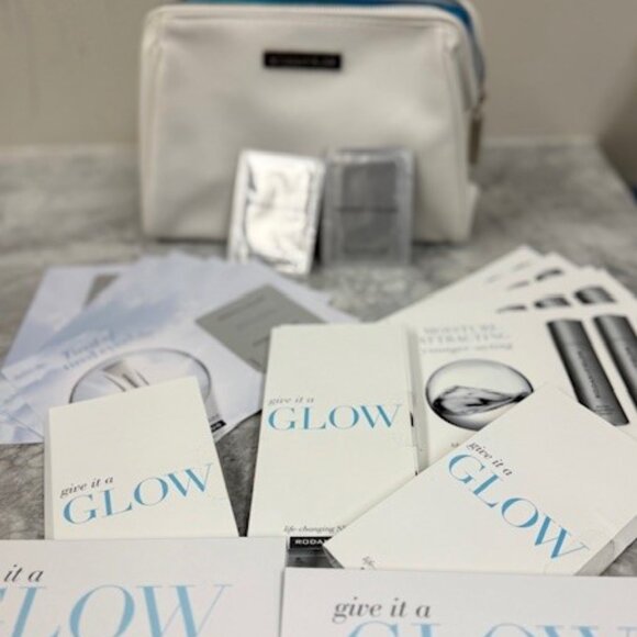 Rodan + Fields Travel Pack - Picture 1 of 8